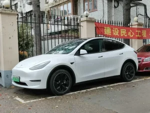 Tesla Model Y Long Range AWD 2023 — 18.500 km, ısı pompalı